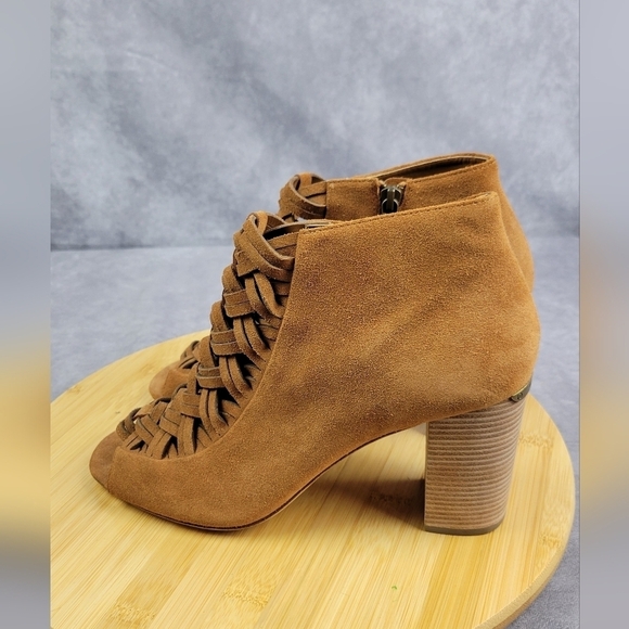 Michael Kors Wesley Genuine Leather Bootie Heels size 10 M - Picture 3 of 11